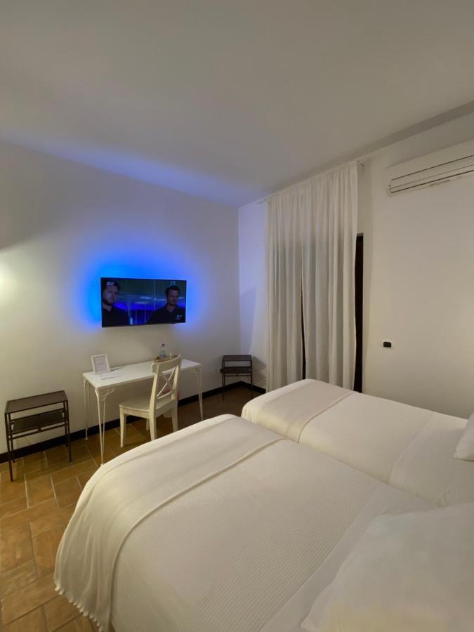 Domus Giuliae Hotel Трекастани Екстериор снимка