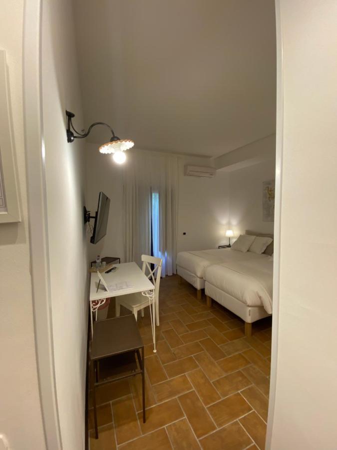 Domus Giuliae Hotel Трекастани Екстериор снимка