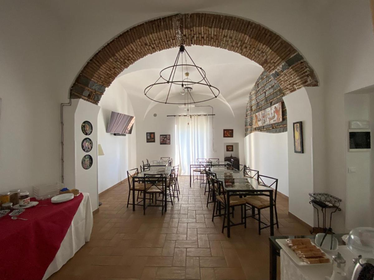 Domus Giuliae Hotel Трекастани Екстериор снимка