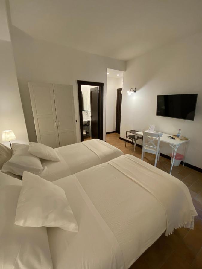 Domus Giuliae Hotel Трекастани Екстериор снимка
