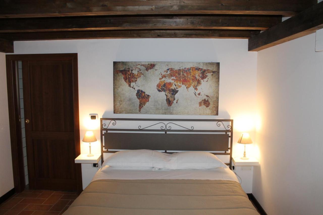 Domus Giuliae Hotel Трекастани Екстериор снимка
