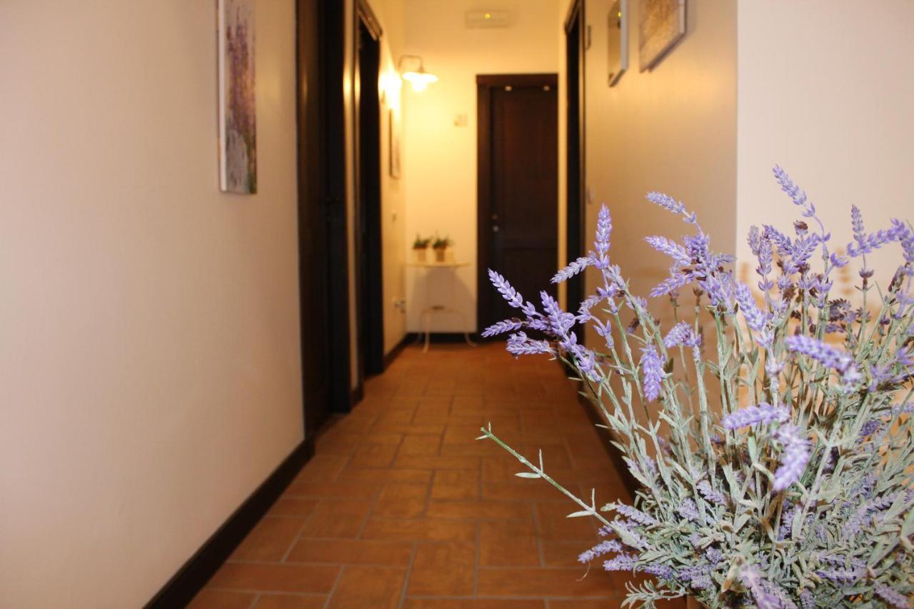 Domus Giuliae Hotel Трекастани Екстериор снимка