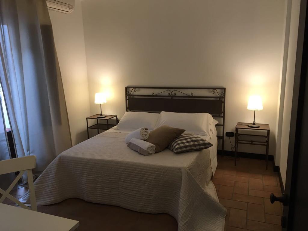 Domus Giuliae Hotel Трекастани Екстериор снимка