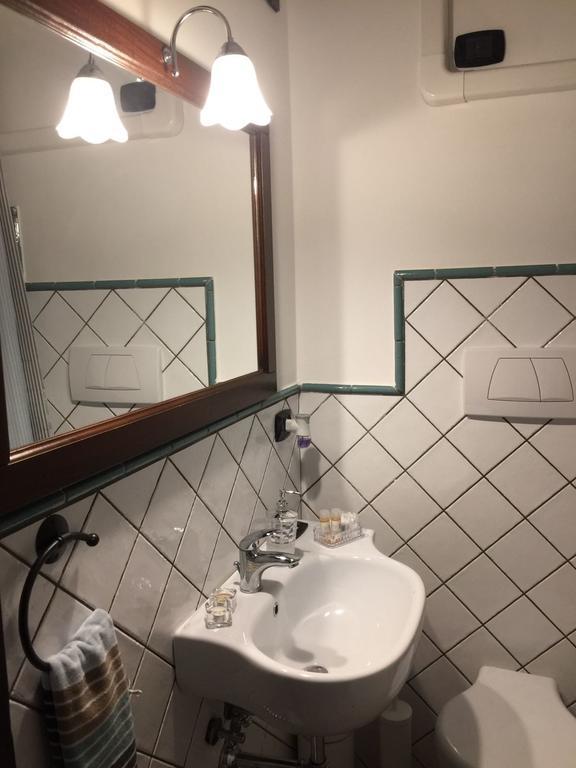 Domus Giuliae Hotel Трекастани Екстериор снимка