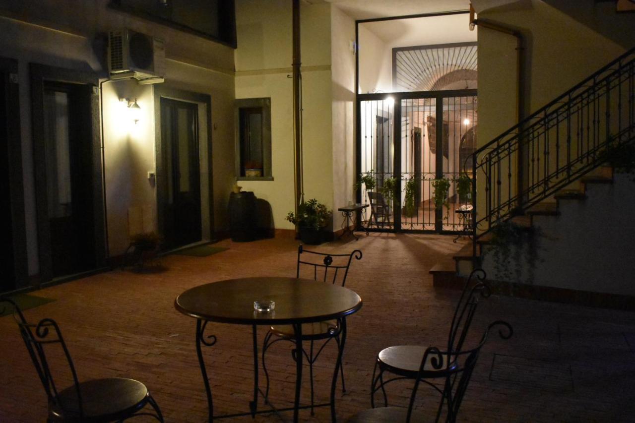 Domus Giuliae Hotel Трекастани Екстериор снимка